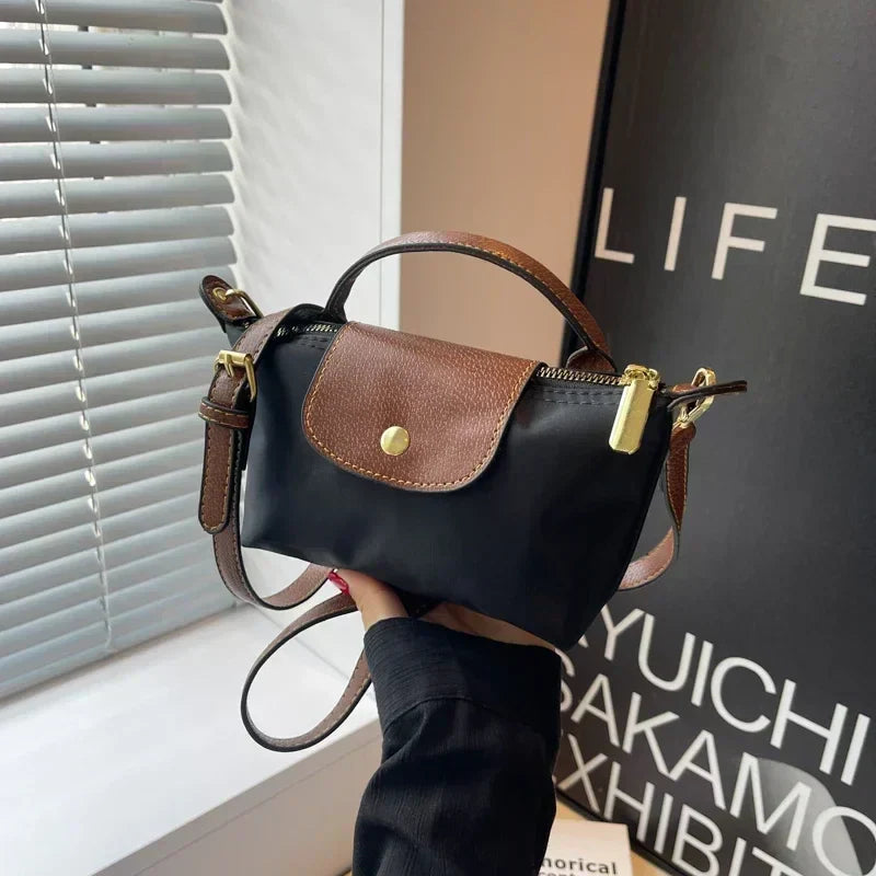"Sac bandoulière chic automnal pour femmes, petite taille, design épuré, couleur kaki, idéal accessoires élégants."