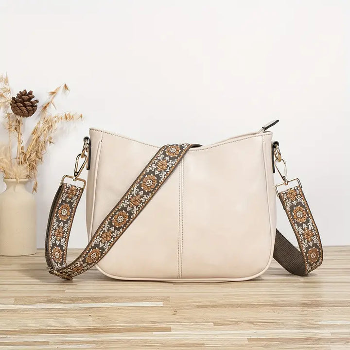 "Sac bandoulière en cuir végétalien Katelijne chic avec accents dorés, bandoulière ajustable et compartiments pratiques."