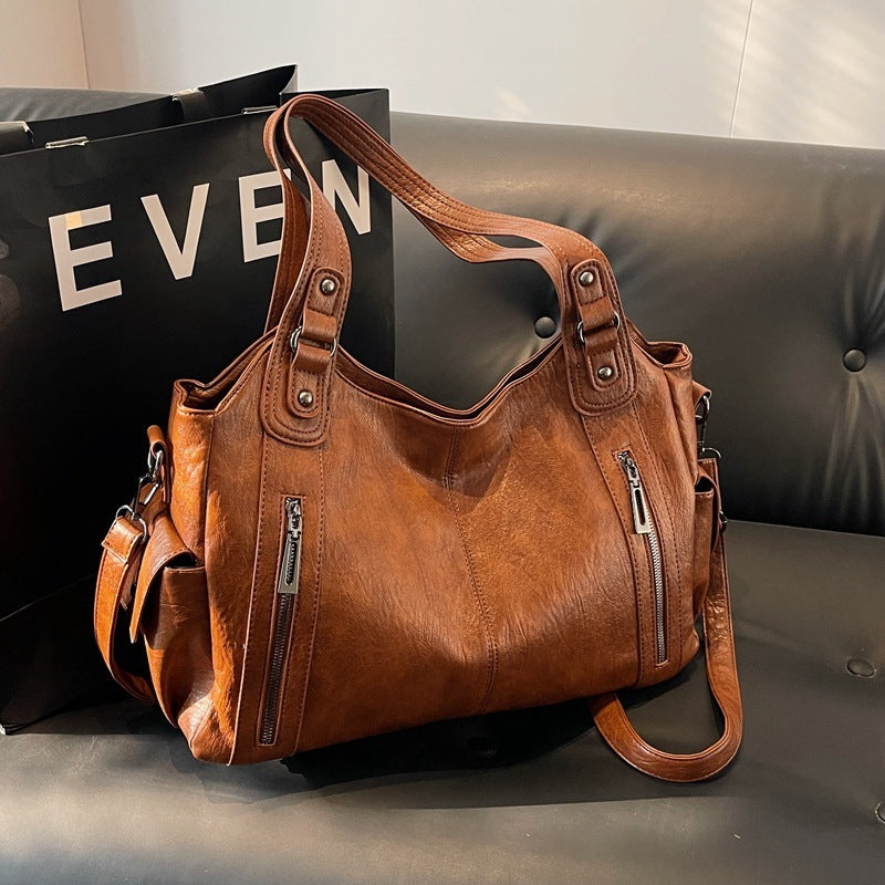 "Sac bandoulière femme Dakota en cuir synthétique, élégant, spacieux, bandoulière ajustable, vue de face, chic minimaliste"