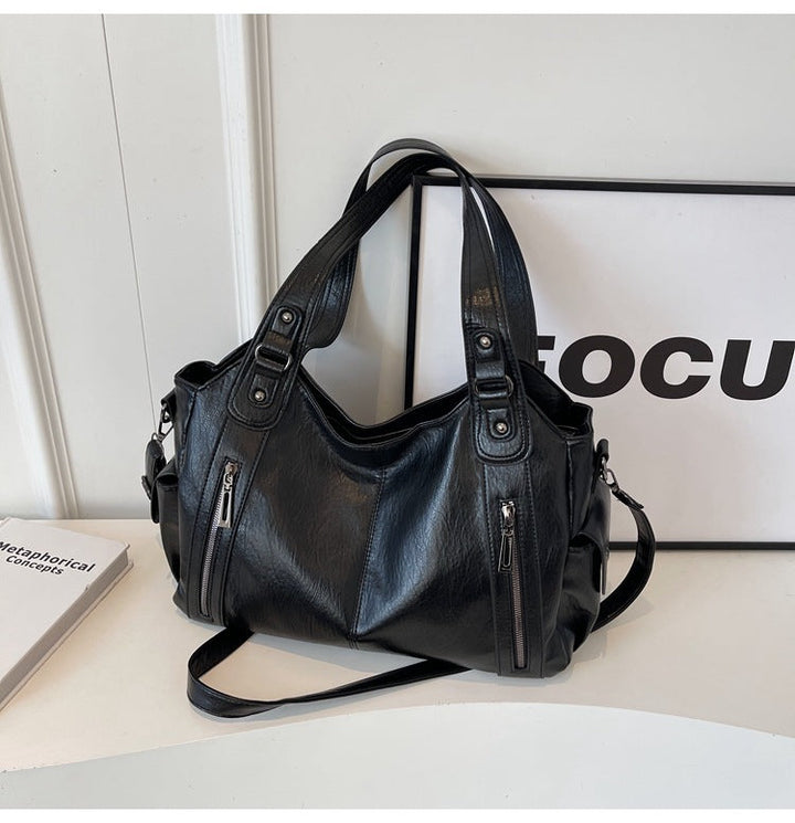"Sac bandoulière femme Dakota en cuir synthétique, élégant, spacieux, bandoulière ajustable, vue de face, chic minimaliste"