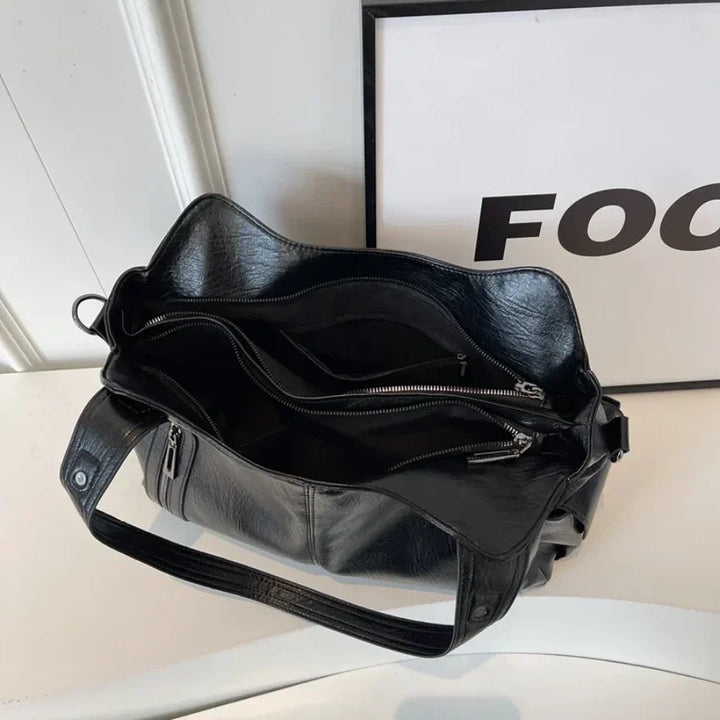 "Sac bandoulière femme Dakota en cuir synthétique, élégant, spacieux, bandoulière ajustable, vue de face, chic minimaliste"