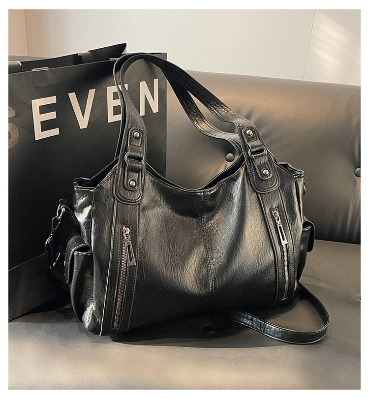 "Sac bandoulière femme Dakota en cuir synthétique, élégant, spacieux, bandoulière ajustable, vue de face, chic minimaliste"