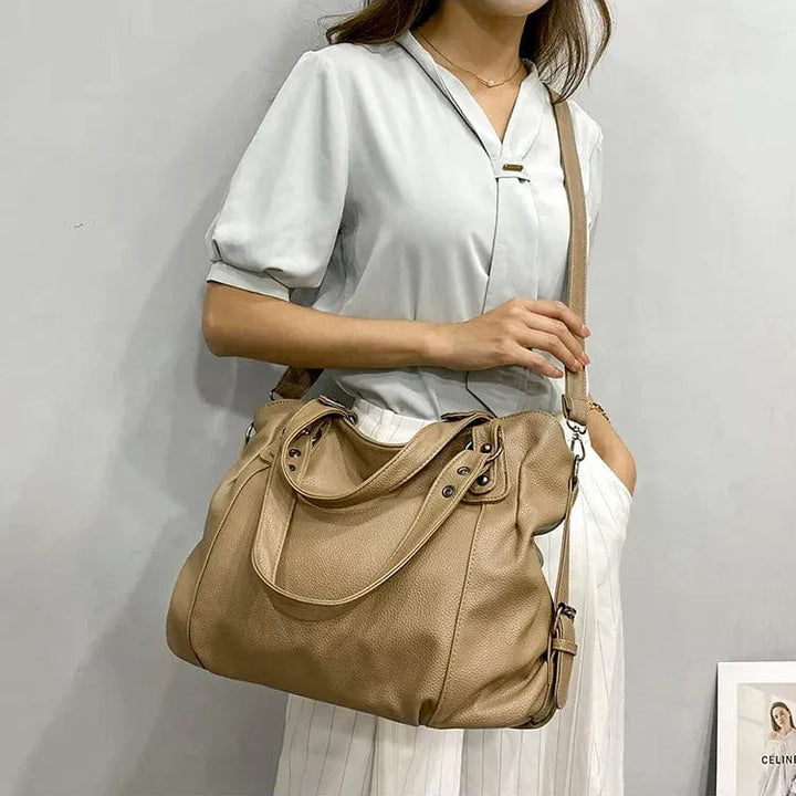 "Sac cabas en cuir PU souple noir, élégant et spacieux, avec fermeture zippée et bandoulière pour un style pratique."