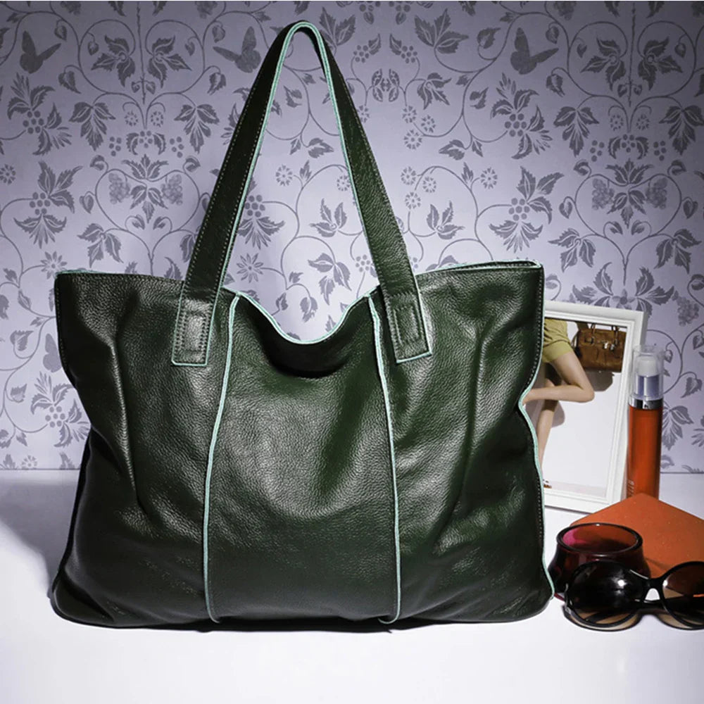 Sac cabas grand format en cuir souple camel avec fermeture zippée, idéal pour femme moderne et élégante.