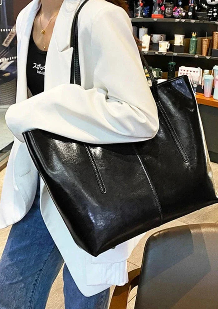 Sac cabas ordinateur femme marron en cuir véritable, moderne, robuste et élégant, parfait pour le travail ou les études.