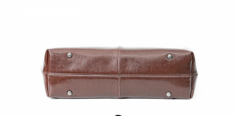 Sac cabas ordinateur femme marron en cuir véritable, moderne, robuste et élégant, parfait pour le travail ou les études.