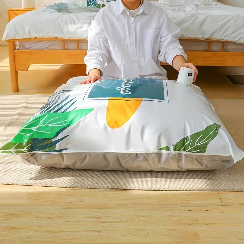 "Sac de rangement sous vide réutilisable avec pompe, idéal pour optimiser l'espace, protège contre l'humidité et la poussière