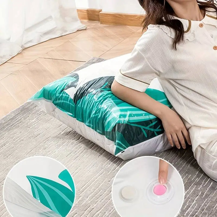 "Sac de rangement sous vide réutilisable avec pompe, idéal pour optimiser l'espace, protège contre l'humidité et la poussière