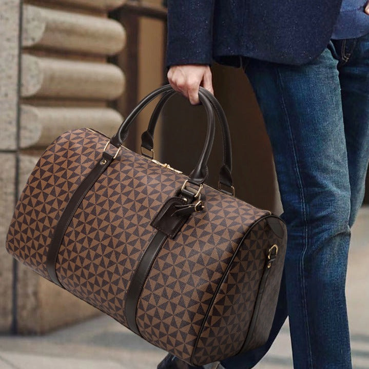 "Sac de voyage homme en cuir de luxe, élégant et robuste, avec ample espace, idéal pour tous vos voyages."