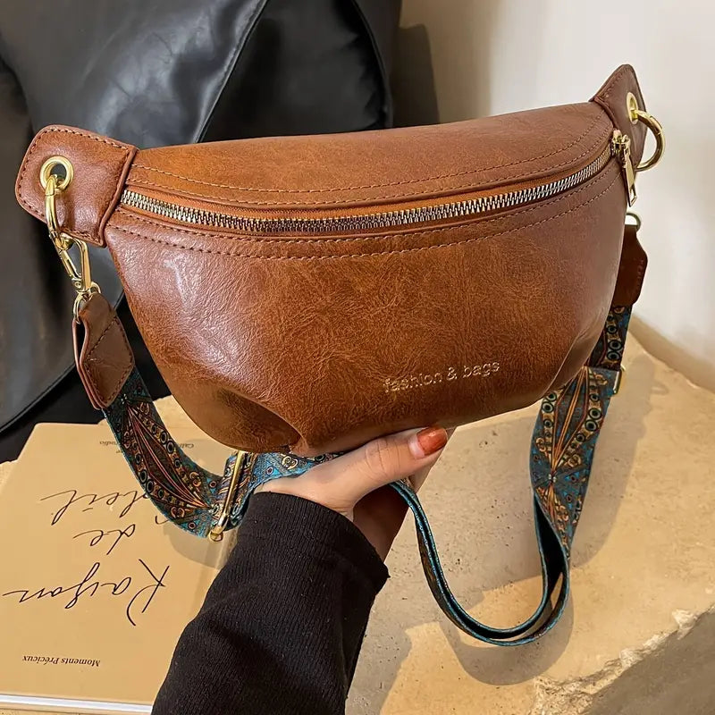 Sacoche banane en cuir végétal pour femme, design élégant, marron cognac, bandoulière ajustable pour un style raffiné.