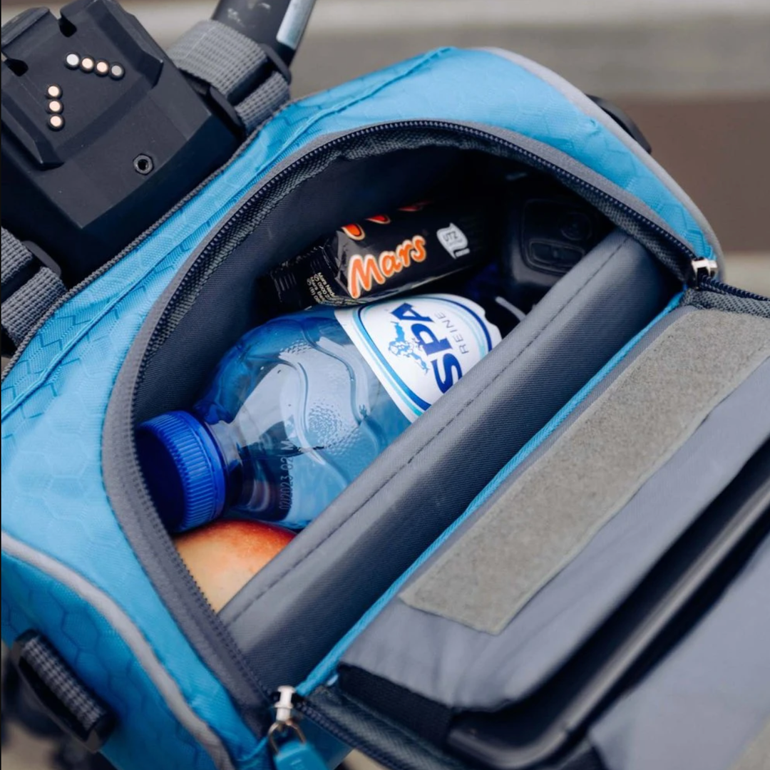 "Sacoche vélo étanche multifonction avec écran tactile, sangle velcro, divers coloris, adaptée à tous types de vélos."
