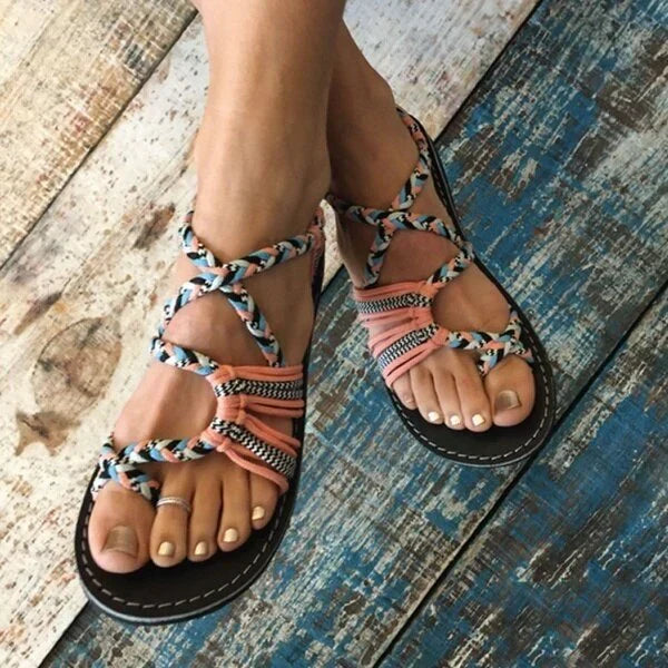 "Sandales à lanières épaisses, confort optimal, design chic pour femmes, idéales pour l'été, semelle antidérapante."