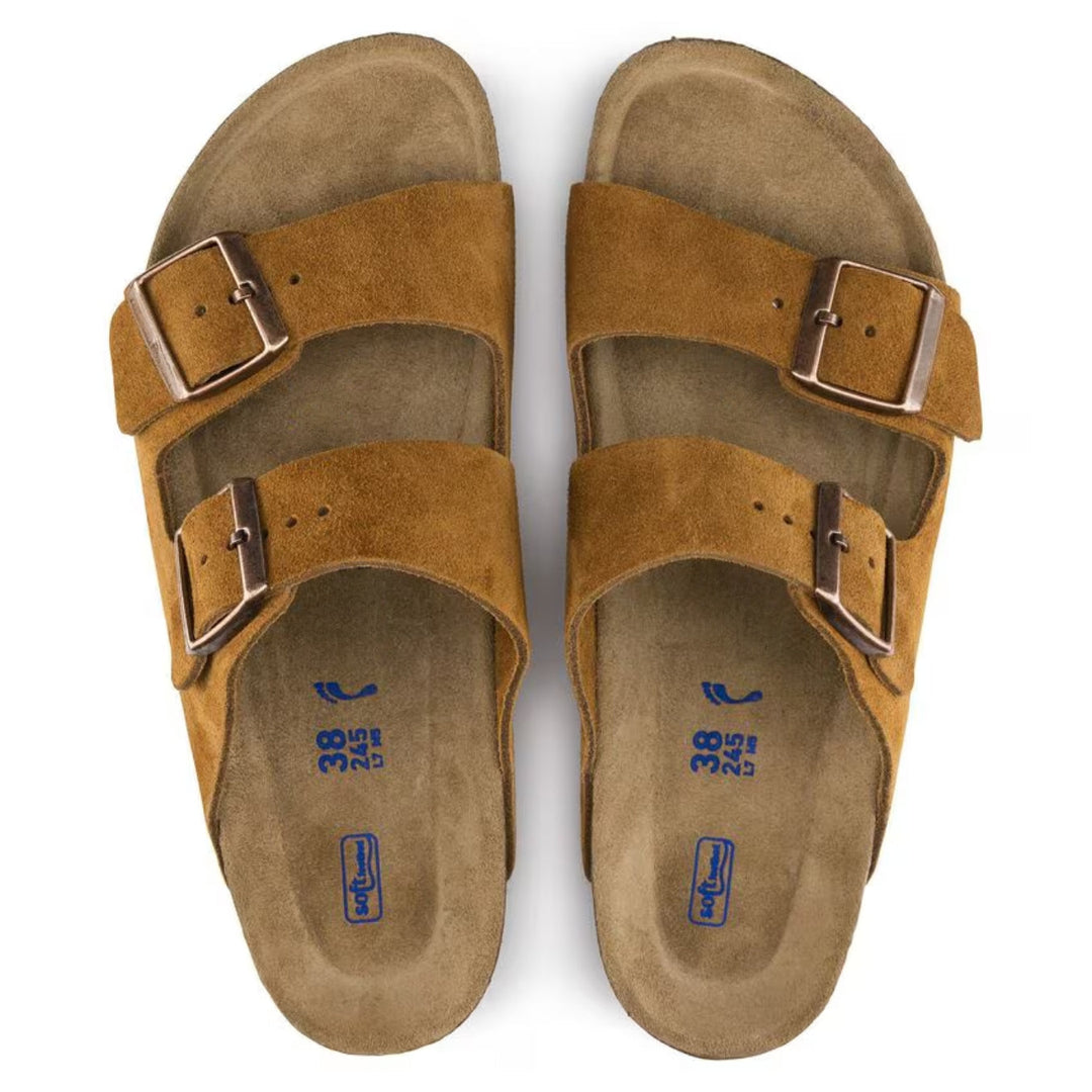 "Sandales Arizona pour hommes en suède, confort ergonomique, deux brides ajustables, cuir velours doux beige clair."