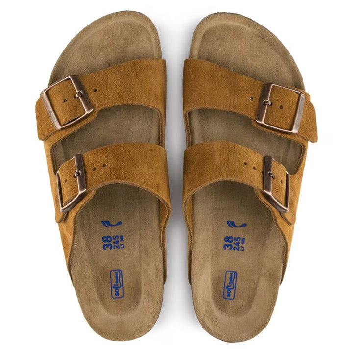 "Sandales Arizona pour hommes en suède, confort ergonomique, deux brides ajustables, cuir velours doux beige clair."