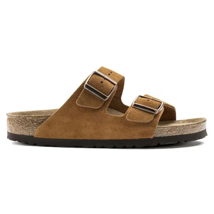 "Sandales Arizona pour hommes en suède, confort ergonomique, deux brides ajustables, cuir velours doux beige clair."