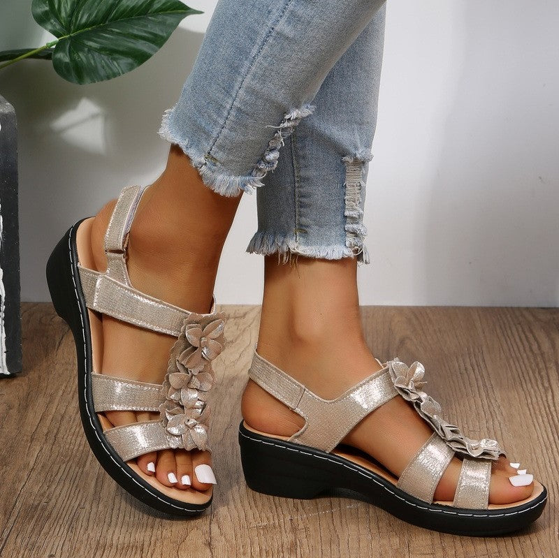 Sandales compensées Burdeos pour femmes avec semelle orthopédique, design ouvert et talon stable pour confort et élégance.