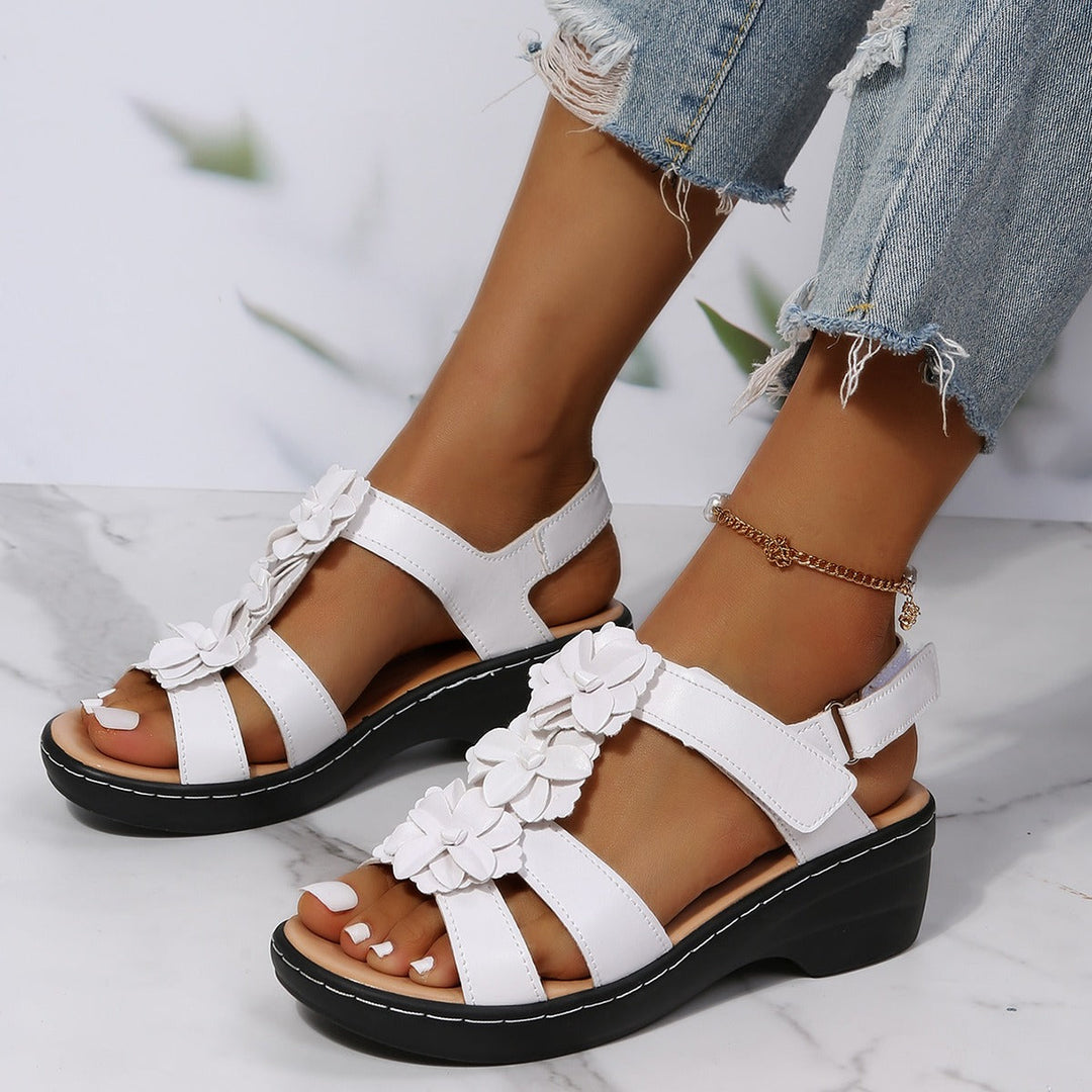 Sandales compensées Burdeos pour femmes avec semelle orthopédique, design ouvert et talon stable pour confort et élégance.