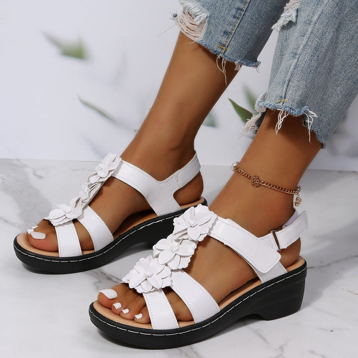 Sandales compensées Burdeos pour femmes avec semelle orthopédique, design ouvert et talon stable pour confort et élégance.