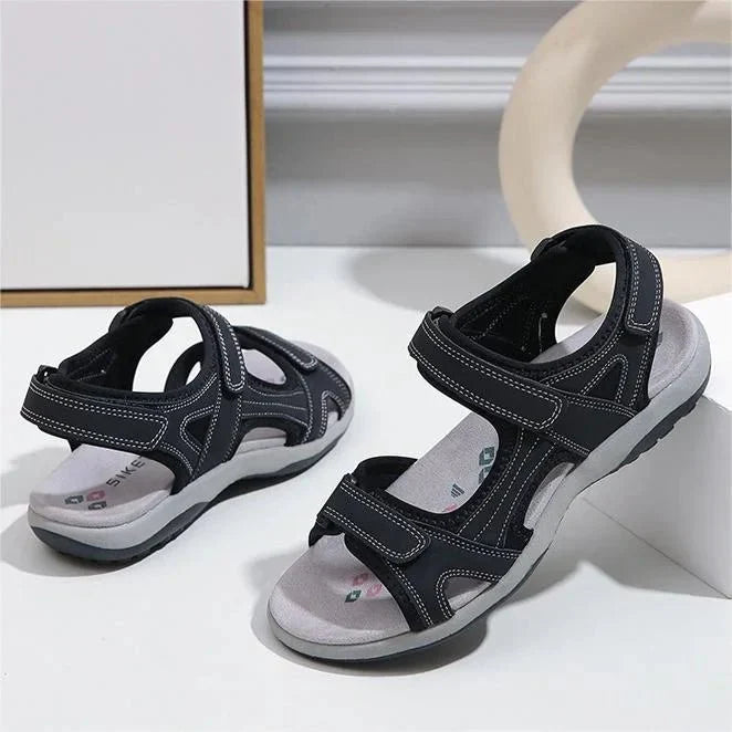 Sandales confort femme, scratch ajustable, semelle antidérapante caoutchouc, tige respirante design moderne, vue de profil.