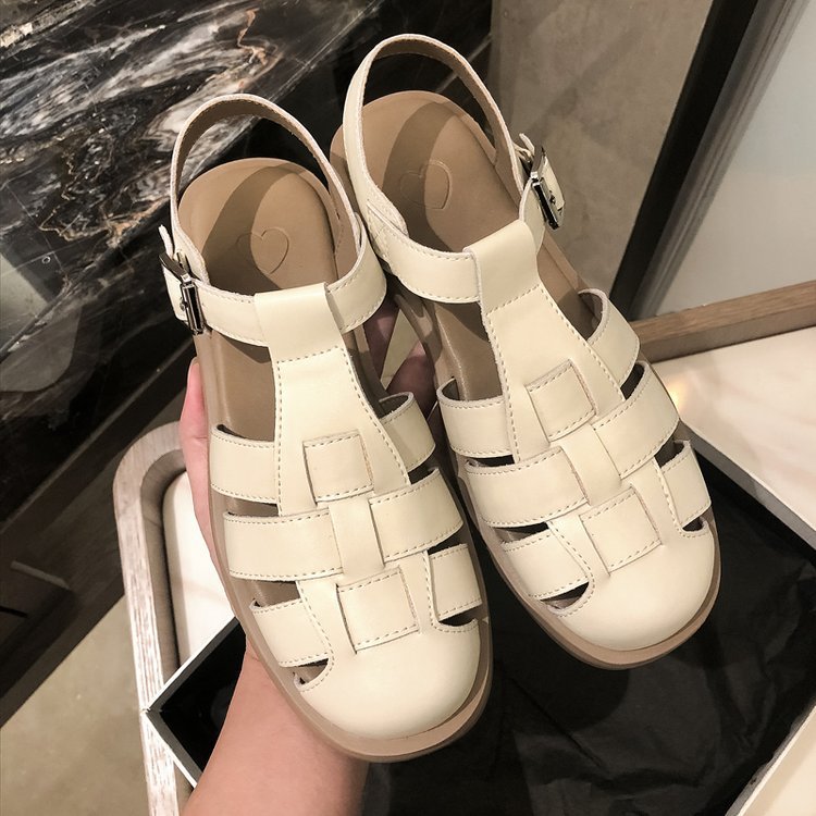 "Sandales confortables et élégantes pour femmes, sangle ajustable, semelle moelleuse, idéales pour l'été."