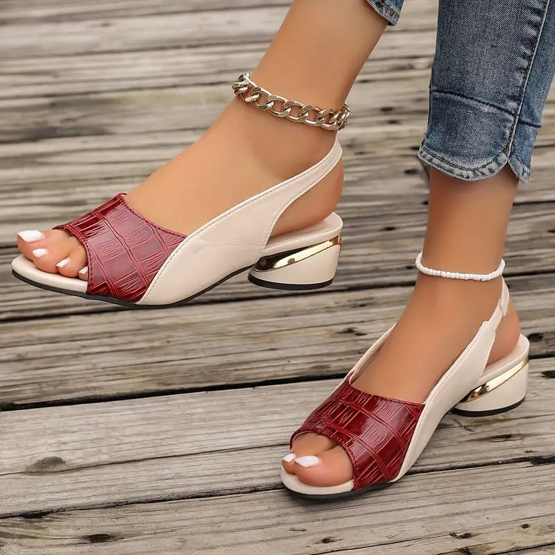 "Sandales cuir élégantes et confortables pour femme, parfaites pour l'été en ville ou à la plage."