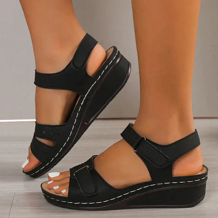 "Sandales d'été élégantes pour femmes, en cuir PU, avec bride ajustable et design chic, confortables en beige, jaune, noir, r