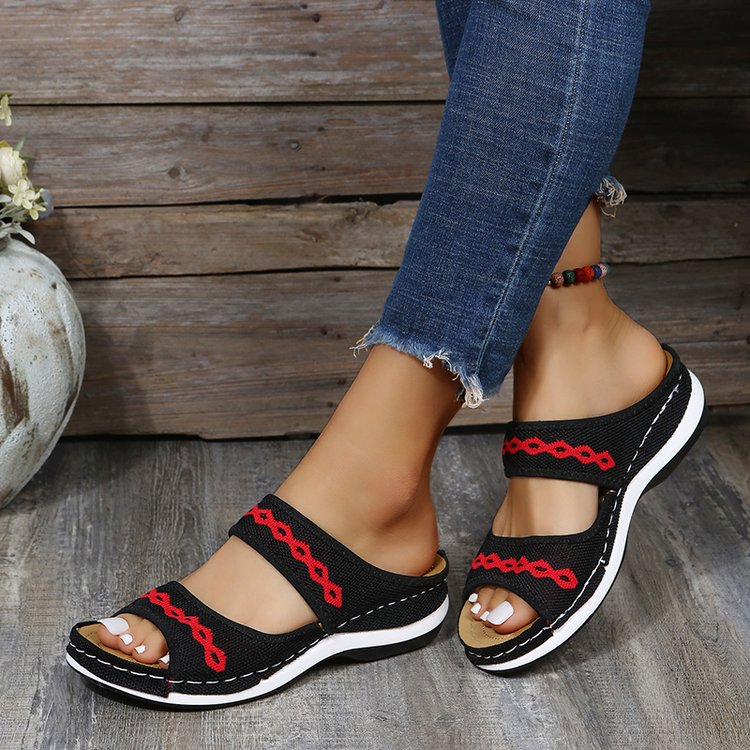"Sandales d'été féminines Élise, style minimaliste, confort ergonomique, légèreté, brides confortables, couleur beige."