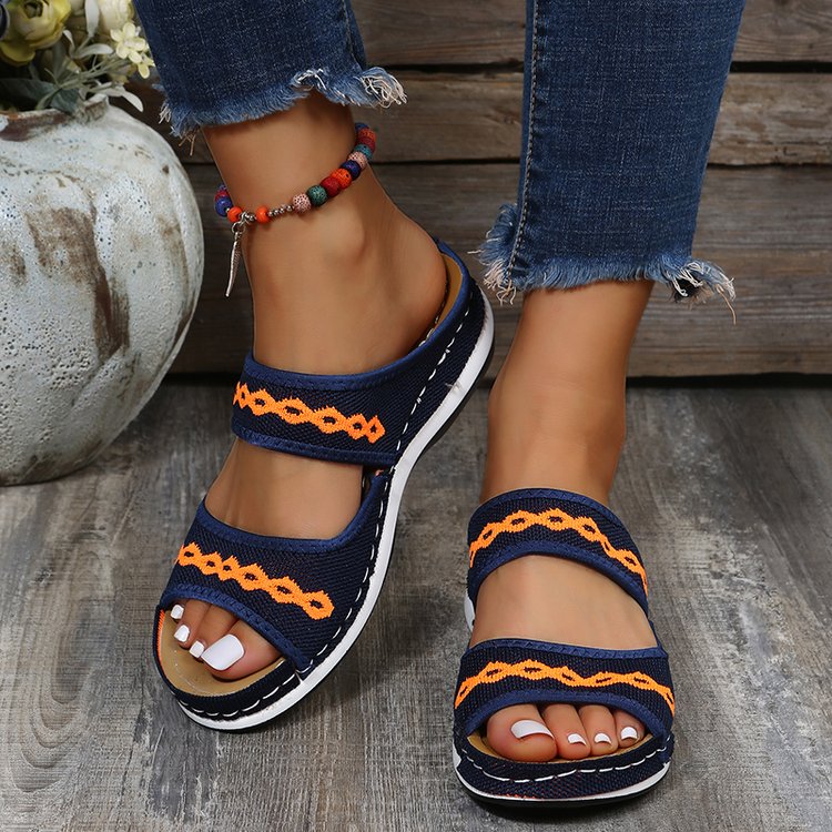 "Sandales d'été féminines Élise, style minimaliste, confort ergonomique, légèreté, brides confortables, couleur beige."