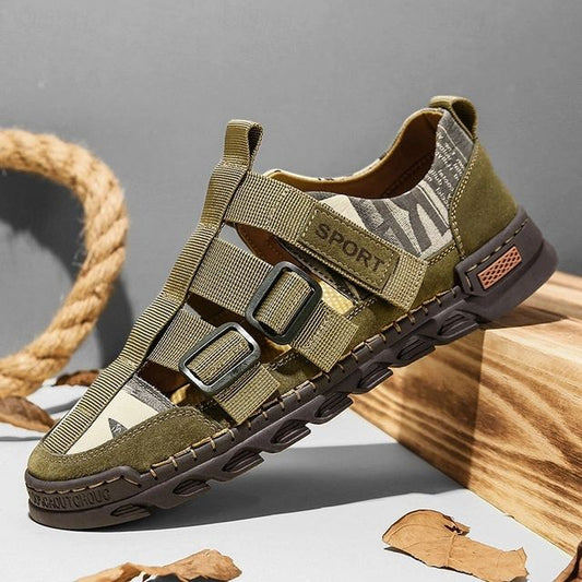 "Sandales d'été légères pour hommes, style élégant, matériau respirant, semelle robuste, couleur marron."