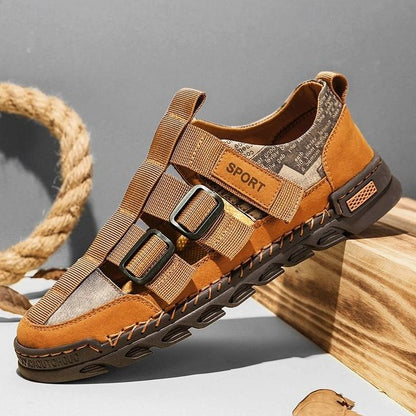 "Sandales d'été légères pour hommes, style élégant, matériau respirant, semelle robuste, couleur marron."