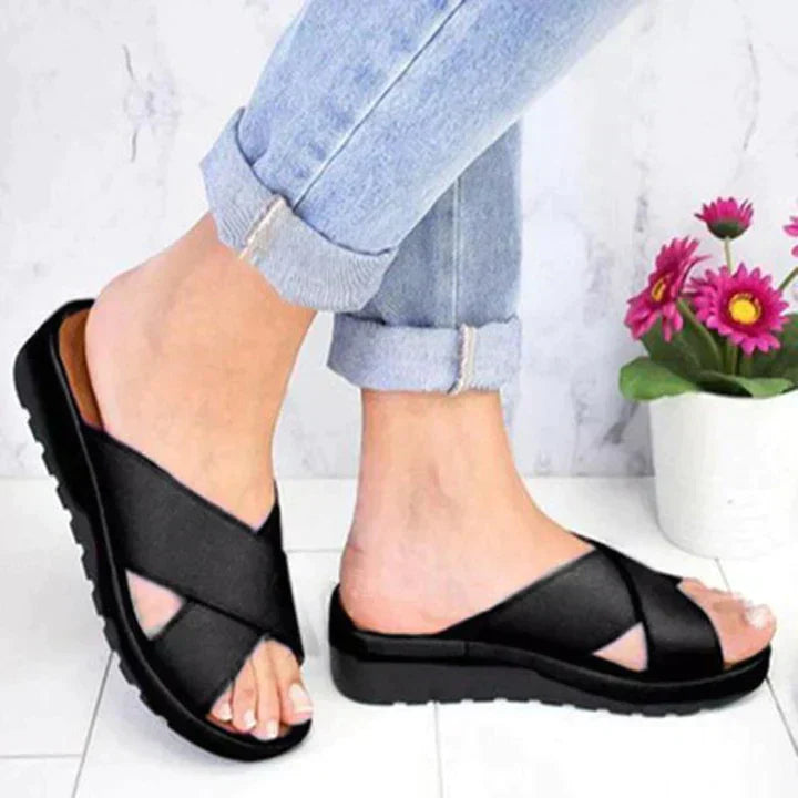 Sandales d'été pour femme, confort orthopédique, semelle mousse, vue latérale, design élégant et intemporel.