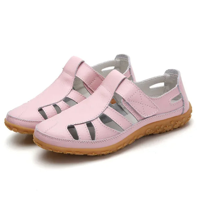 "Sandales d'été pour femmes en cuir, modernes et confortables, avec fermeture à scratch et semelle antidérapante."