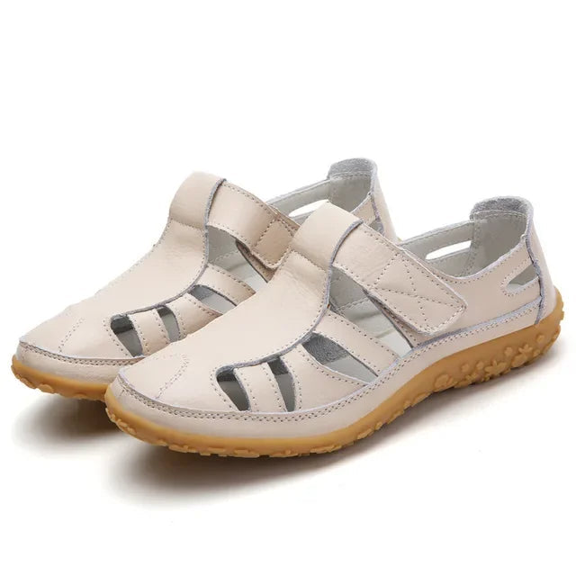 "Sandales d'été pour femmes en cuir, modernes et confortables, avec fermeture à scratch et semelle antidérapante."