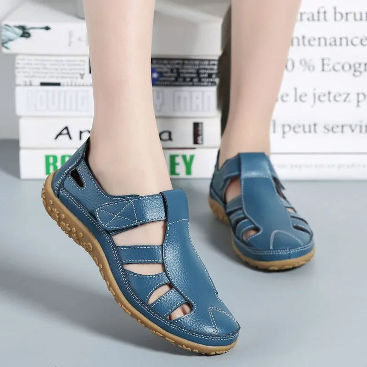 "Sandales d'été pour femmes en cuir, modernes et confortables, avec fermeture à scratch et semelle antidérapante."