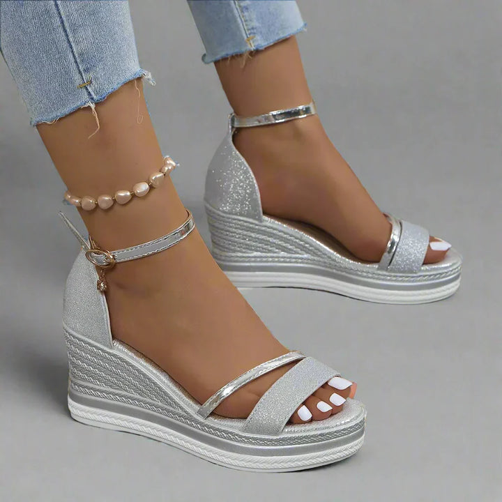 "Sandales élégantes pour femme, confort et polyvalence avec design intemporel, couleur neutre, semelle plate, lanières fines"