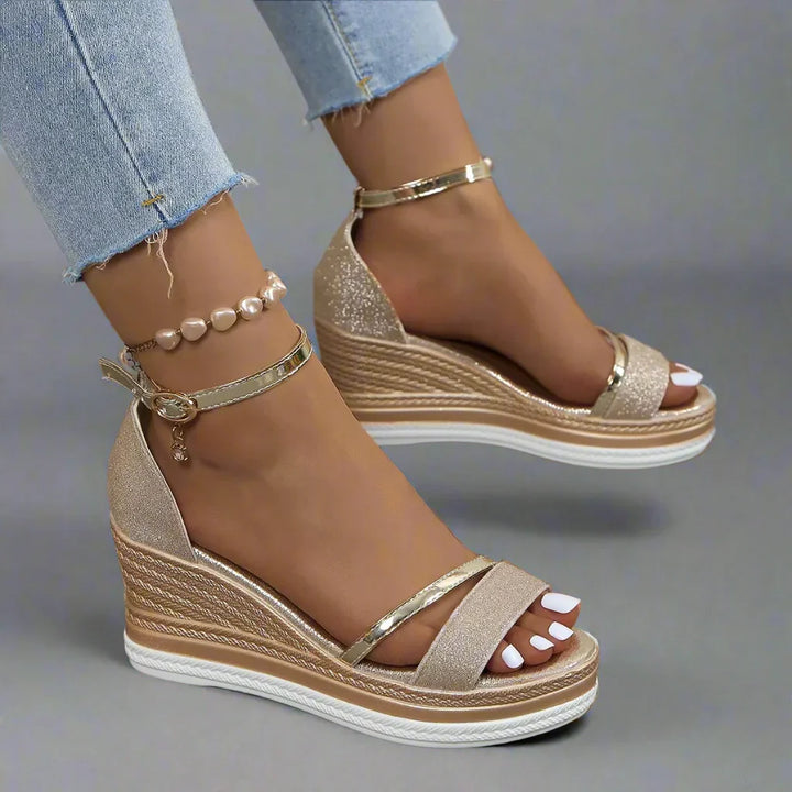 "Sandales élégantes pour femme, confort et polyvalence avec design intemporel, couleur neutre, semelle plate, lanières fines"