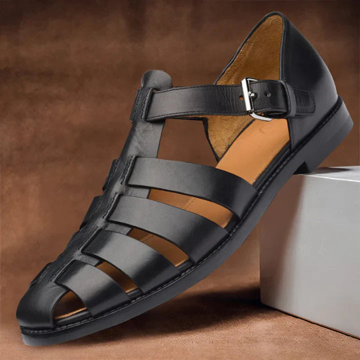 "Sandales en cuir élégantes pour femmes, design intemporel et confort optimal, vue de profil, cuir marron de qualité."