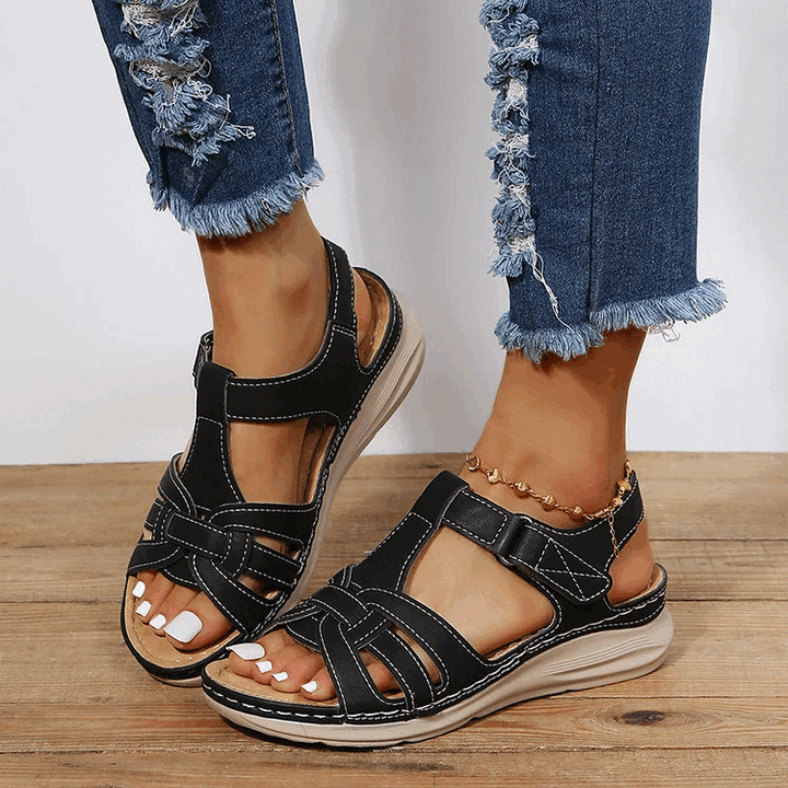 "Sandales en cuir femme, confort orthopédique, bride réglable, style décontracté, pied, antidérapant, élégance naturelle."