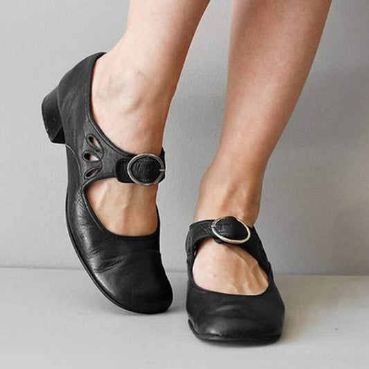 "Sandales en cuir Jolien rouges pour femmes, confort optimal avec semelle antidérapante et mousse à mémoire de forme."