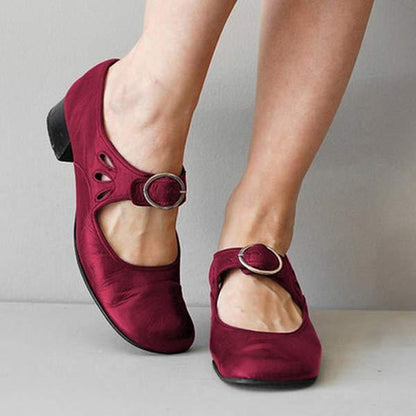 "Sandales en cuir Jolien rouges pour femmes, confort optimal avec semelle antidérapante et mousse à mémoire de forme."