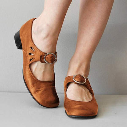"Sandales en cuir Jolien rouges pour femmes, confort optimal avec semelle antidérapante et mousse à mémoire de forme."