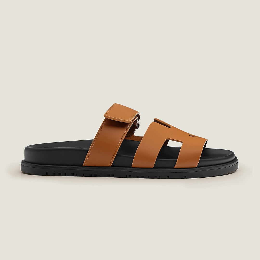 "Sandales en cuir pour femme, élégantes et confortables, parfaites pour l'été, design chic et semelle ergonomique."