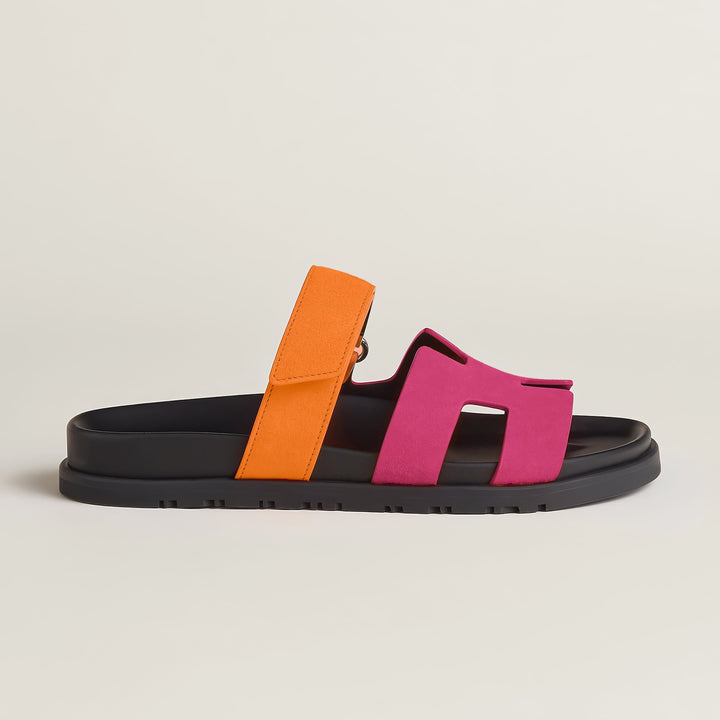 "Sandales en cuir pour femme, élégantes et confortables, parfaites pour l'été, design chic et semelle ergonomique."