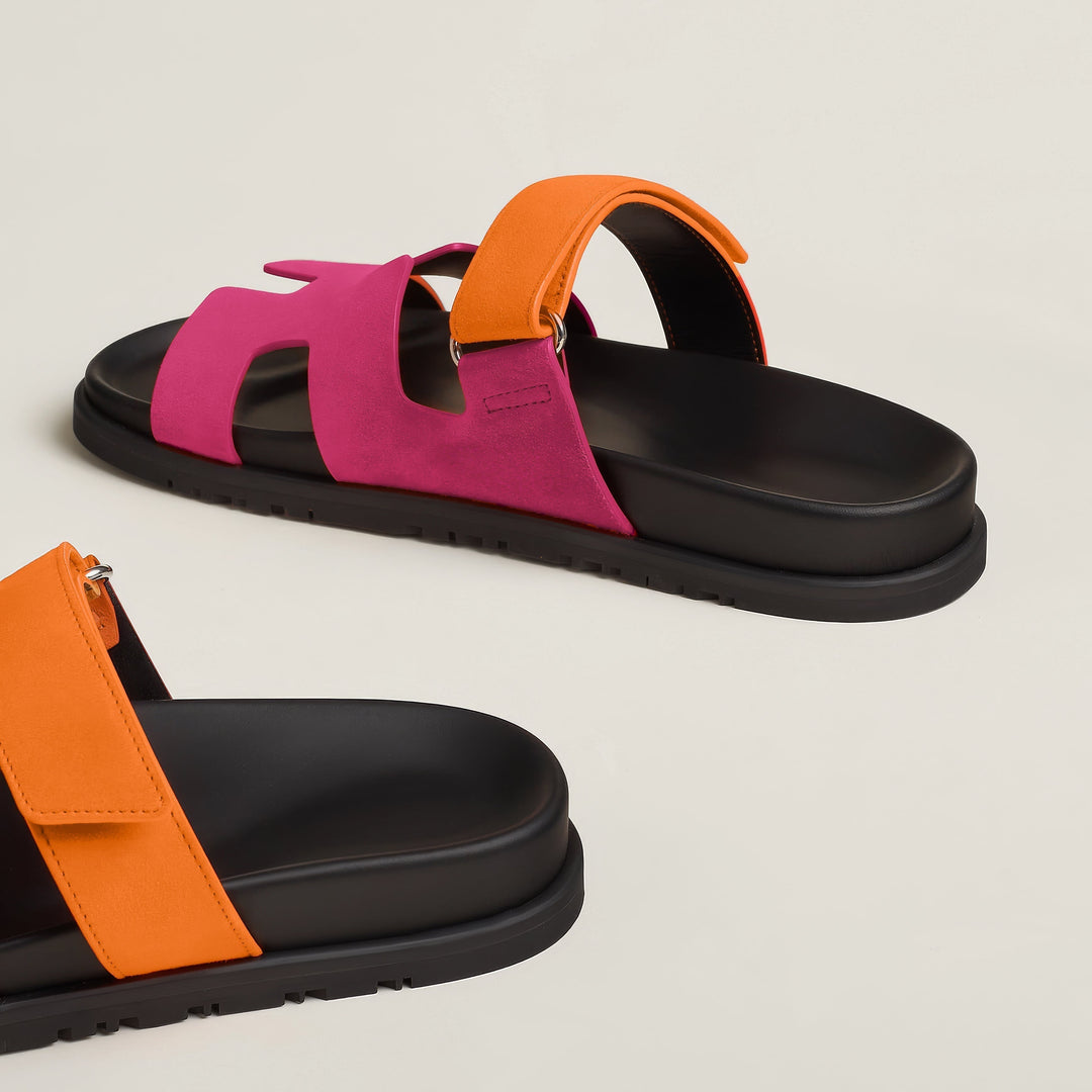 "Sandales en cuir pour femme, élégantes et confortables, parfaites pour l'été, design chic et semelle ergonomique."