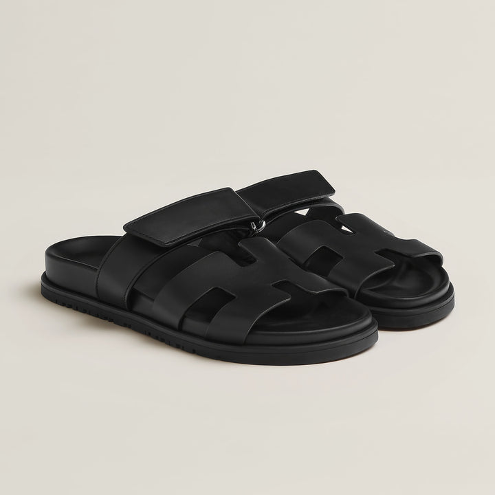 "Sandales en cuir pour femme, élégantes et confortables, parfaites pour l'été, design chic et semelle ergonomique."