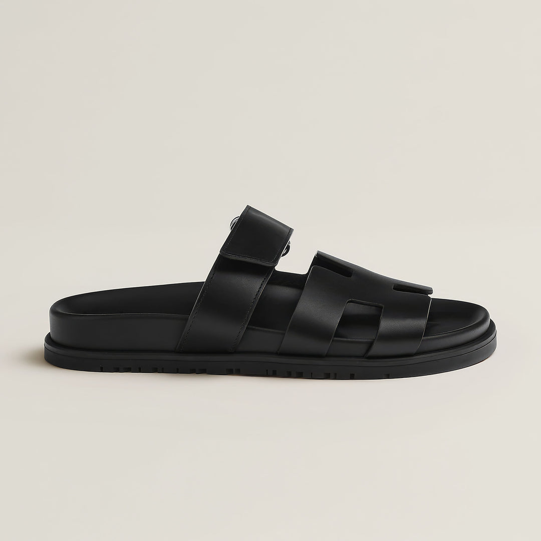 "Sandales en cuir pour femme, élégantes et confortables, parfaites pour l'été, design chic et semelle ergonomique."