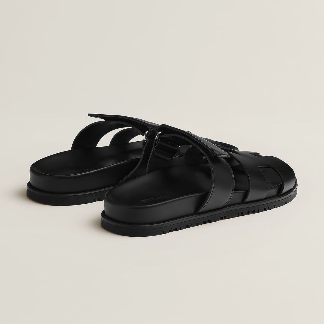"Sandales en cuir pour femme, élégantes et confortables, parfaites pour l'été, design chic et semelle ergonomique."