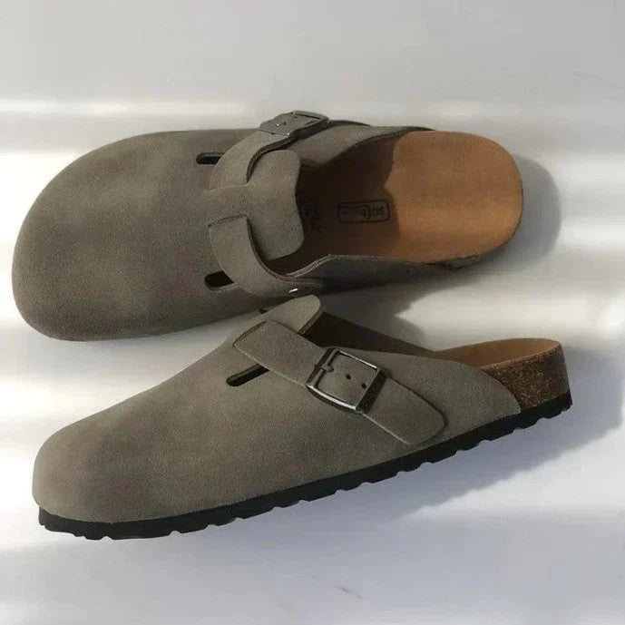 "Sandales en cuir premium pour homme, design élégant, bride réglable, semelle ergonomique, pour style et confort optimal."