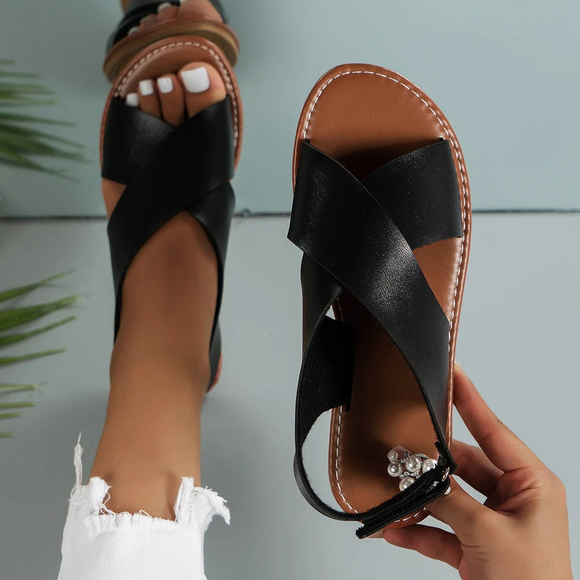 Sandales femme cuir, élégantes avec semelle confortable et lignes épurées, idéales pour tenues estivales et sorties décontrac