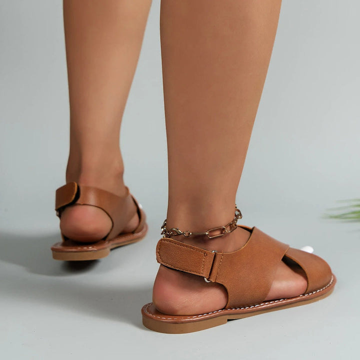 Sandales femme cuir, élégantes avec semelle confortable et lignes épurées, idéales pour tenues estivales et sorties décontrac